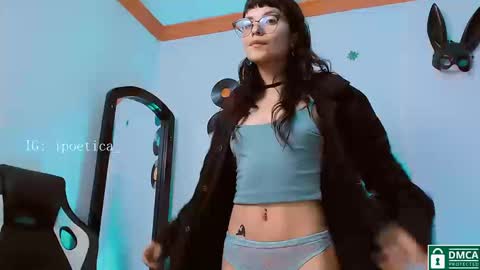Snapshot of poeeticaa_ chatting on September 23, 2:42 pm IG ipoetica online show from September 23, 2:42 pm