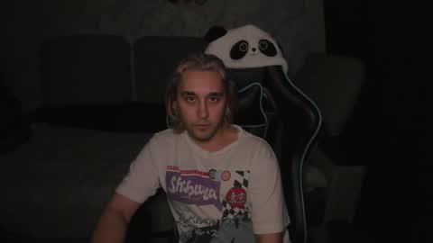 Snapshot of pohyi_ chatting on March 13, 4:02 pm pohyi_ online show from March 13, 4:02 pm