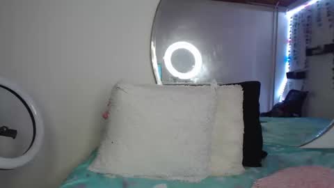 Snapshot of poison_doll2 chatting on September 10, 2:17 pm poison_doll2 online show from September 10, 2:17 pm