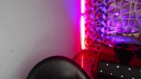 Snapshot of poison_doll2 chatting on November 13, 6:07 pm poison_doll2 online show from November 13, 6:07 pm