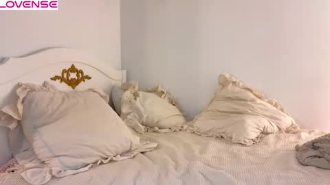 Rose online show from December 14, 2:33 pm