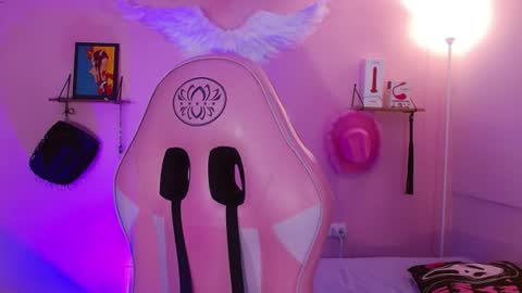 poison_liv online show from June 12, 1:21 pm