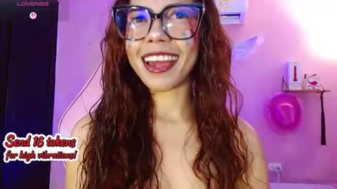 Snapshot of poison_liv chatting on June 18, 1:37 pm poison_liv online show from June 18, 1:37 pm