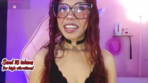 Snapshot of poison_liv chatting on July 16, 1:17 pm poison_liv online show from July 16, 1:17 pm