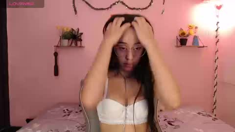 Snapshot of poison_pink chatting on September 10, 1:22 pm poison_pink online show from September 10, 1:22 pm