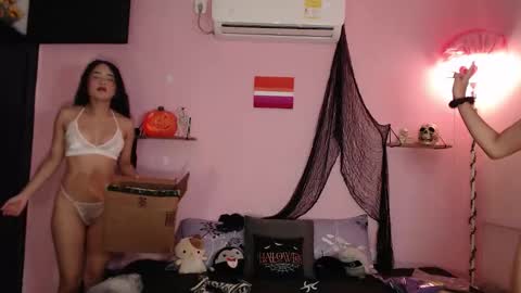 Snapshot of poison_pink chatting on October 6, 1:30 pm poison_pink online show from October 6, 1:30 pm