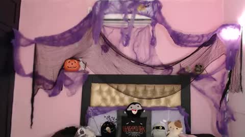 Snapshot of poison_pink chatting on October 18, 2:18 pm poison_pink online show from October 18, 2:18 pm