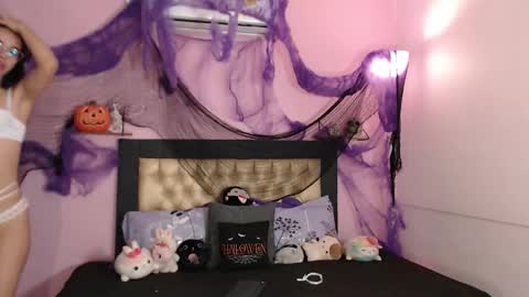 Snapshot of poison_pink chatting on November 2, 2:08 pm poison_pink online show from November 2, 2:08 pm