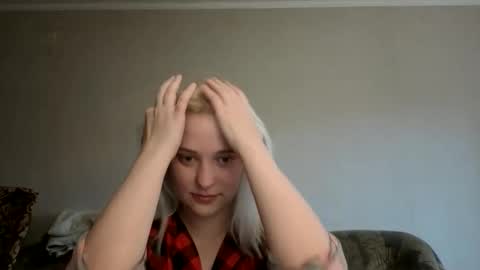 Snapshot of poisondark chatting on December 17, 10:54 am poisondark online show from December 17, 10:54 am