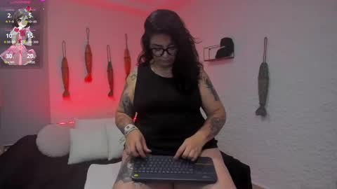 Snapshot of poisson_ivy_ chatting on January 17, 4:17 am poisson_ivy_ online show from January 17, 4:17 am