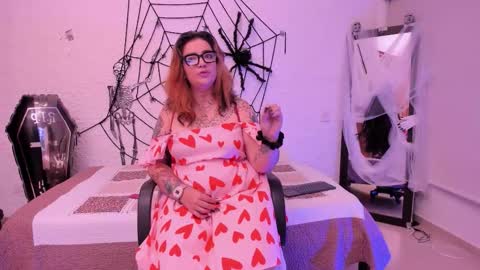 Snapshot of poisson_ivy_ chatting on October 16, 9:49 pm poisson_ivy_ online show from October 16, 9:49 pm