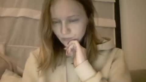 Snapshot of pola_sweet_girl chatting on April 14, 9:21 pm pola_sweet_girl online show from April 14, 9:21 pm