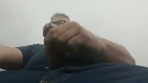 Snapshot of poli475 chatting on December 13, 11:23 am poli online show from December 13, 11:23 am