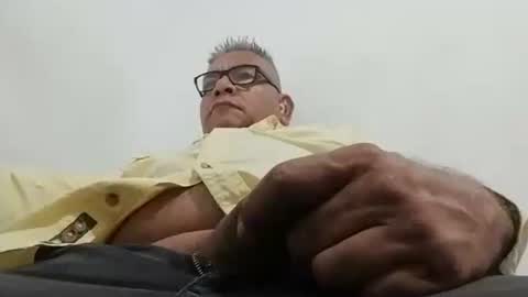 Snapshot of poli475 chatting on December 16, 5:06 am poli online show from December 16, 5:06 am