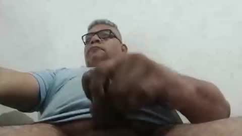 Snapshot of poli475 chatting on December 21, 2:15 pm poli online show from December 21, 2:15 pm