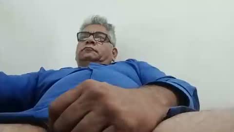 Snapshot of poli475 chatting on January 21, 6:00 am poli online show from January 21, 6:00 am