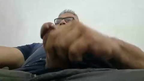 Snapshot of poli475 chatting on February 5, 1:04 am poli online show from February 5, 1:04 am