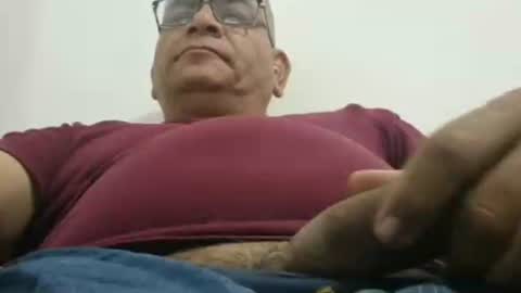 Snapshot of poli475 chatting on October 3, 1:24 am poli online show from October 3, 1:24 am