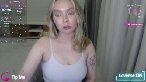 Snapshot of polinajones chatting on December 4, 3:43 pm PolinaJones online show from December 4, 3:43 pm