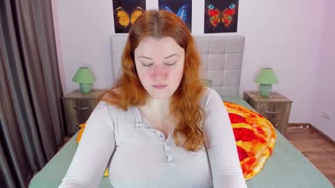 Snapshot of polinasallivan chatting on December 11, 7:31 am Polina online show from December 11, 7:31 am