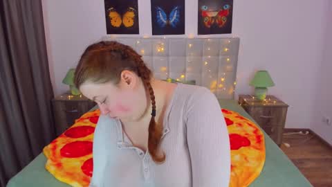 Snapshot of polinasallivan chatting on December 12, 8:25 am Polina online show from December 12, 8:25 am