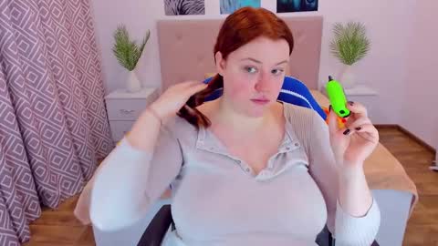 Snapshot of polinasallivan chatting on December 18, 11:24 am Polina online show from December 18, 11:24 am