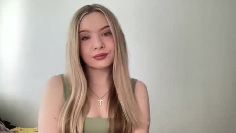 polishangel222 online show from May 2, 10:31 am