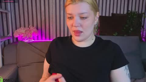 Polly online show from April 29, 1:21 am