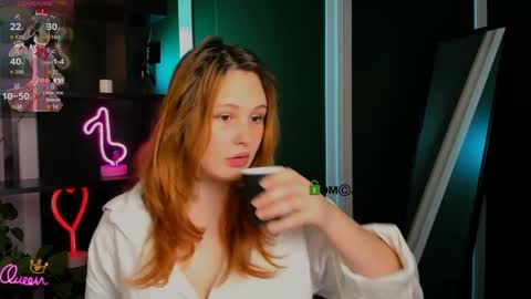 polly_cute1 online show from April 22, 7:04 pm