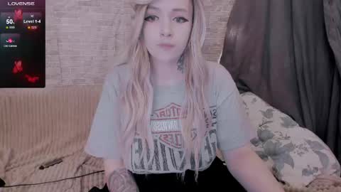 Snapshot of polly_wow chatting on May 18, 8:09 am Polly online show from May 18, 8:09 am