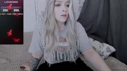 Snapshot of polly_wow chatting on May 22, 11:16 am Polly online show from May 22, 11:16 am
