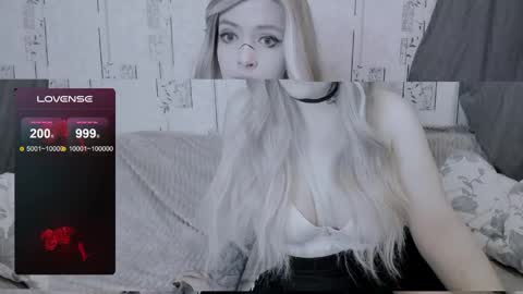 Snapshot of polly_wow chatting on June 2, 7:16 pm Polly online show from June 2, 7:16 pm