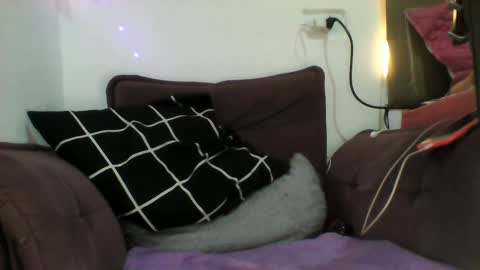 Snapshot of pollycrush chatting on November 5, 2:33 am pollycrush online show from November 5, 2:33 am