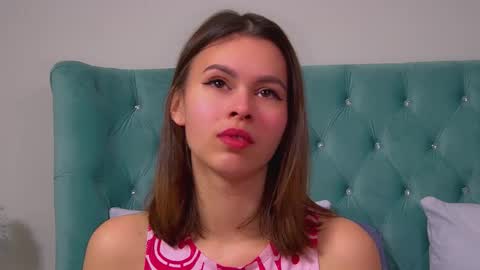 Snapshot of pollylanders chatting on November 9, 3:05 am Polly online show from November 9, 3:05 am