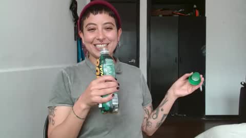 Snapshot of poly_mer chatting on December 11, 8:07 pm Poly online show from December 11, 8:07 pm