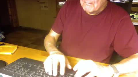 Snapshot of pomme1949 chatting on December 1, 12:21 pm pomme1949 online show from December 1, 12:21 pm