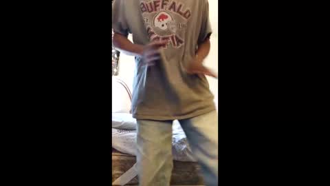 Snapshot of poobear53 chatting on April 6, 10:11 pm Phil online show from April 6, 10:11 pm