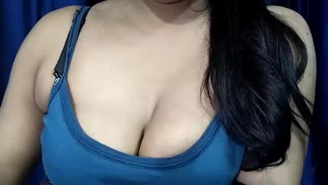 Snapshot of poojalady chatting on October 31, 4:35 am poojalady online show from October 31, 4:35 am