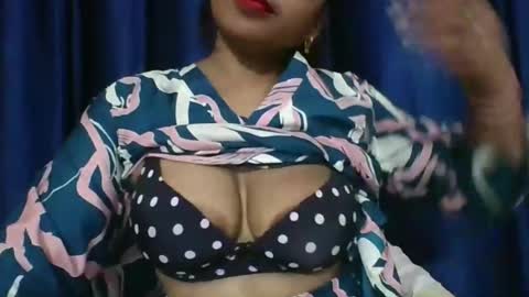 Snapshot of poojalady chatting on June 24, 3:33 pm poojalady online show from June 24, 3:33 pm