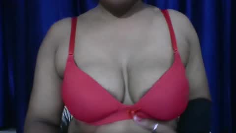 Snapshot of poojalady chatting on July 24, 4:54 am poojalady online show from July 24, 4:54 am