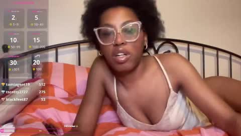 Snapshot of popasprincess chatting on June 1, 2:35 am princess online show from June 1, 2:35 am