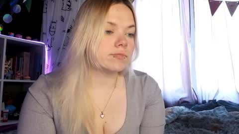 KarenChan online show from March 18, 3:26 pm