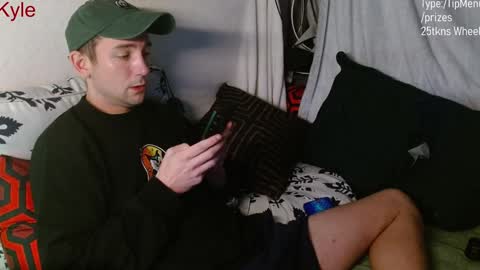 Snapshot of poppunk4life chatting on January 13, 12:30 am Kyle online show from January 13, 12:30 am