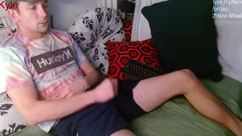 Snapshot of poppunk4life chatting on January 13, 5:12 am Kyle online show from January 13, 5:12 am