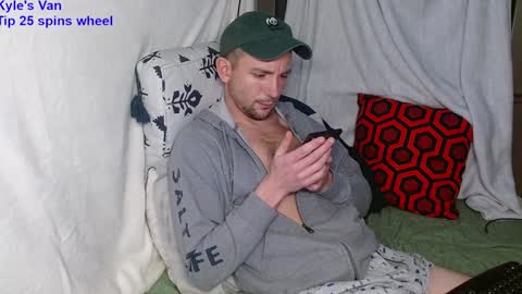 Snapshot of poppunk4life chatting on January 20, 5:15 am Kyle online show from January 20, 5:15 am