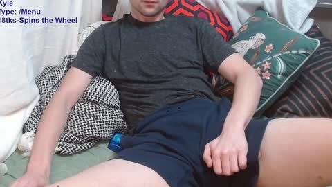 Snapshot of poppunk4life chatting on January 28, 5:35 pm Kyle online show from January 28, 5:35 pm