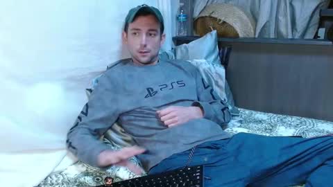 Snapshot of poppunk4life chatting on February 17, 9:30 pm Kyle online show from February 17, 9:30 pm