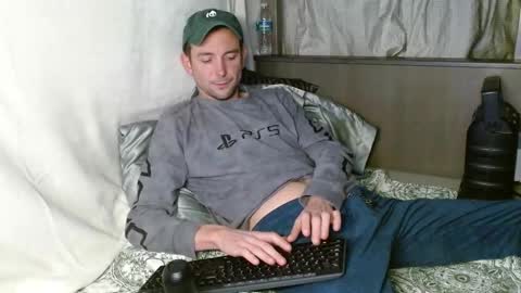 Snapshot of poppunk4life chatting on February 18, 2:27 am Kyle online show from February 18, 2:27 am