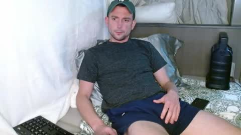 Snapshot of poppunk4life chatting on February 20, 4:39 am Kyle online show from February 20, 4:39 am