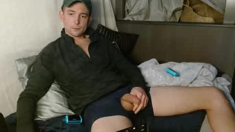 Snapshot of poppunk4life chatting on February 27, 2:21 am Kyle online show from February 27, 2:21 am